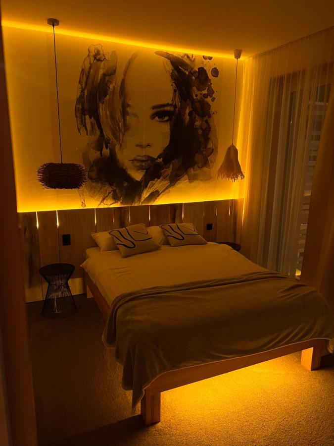 Shard Boutique Hotel-Adult Only Брашов Екстериор снимка