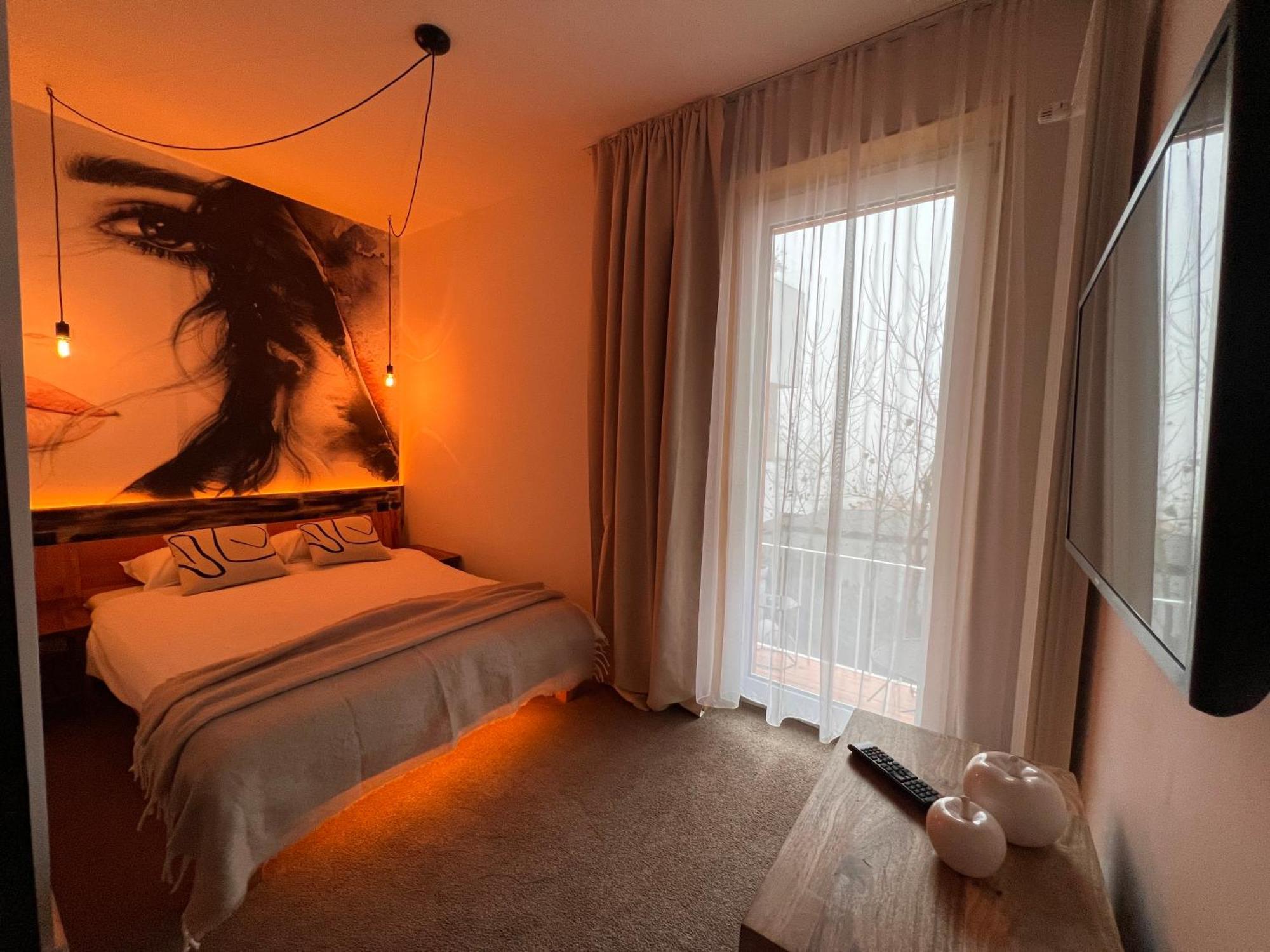 Shard Boutique Hotel-Adult Only Брашов Екстериор снимка