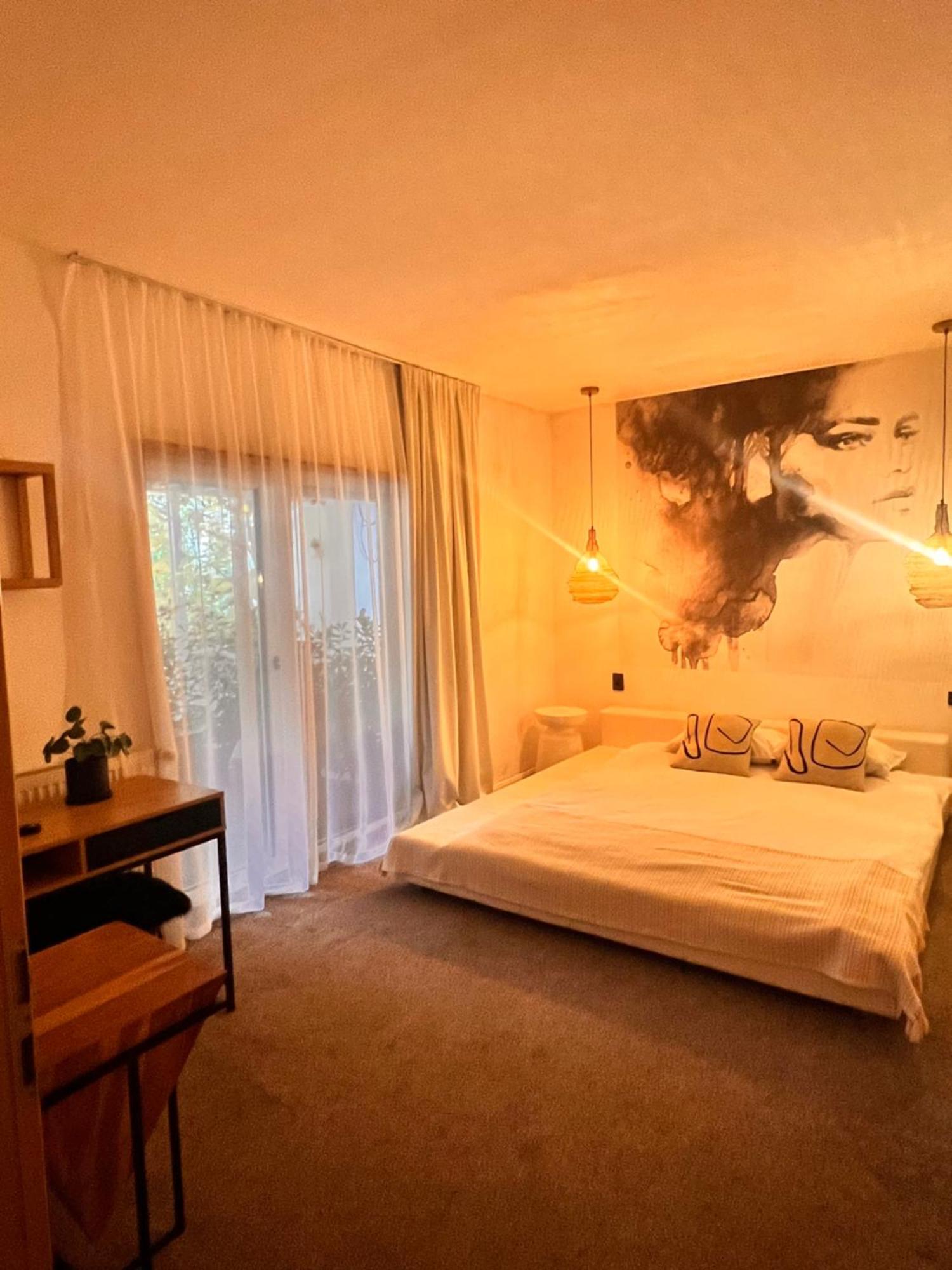 Shard Boutique Hotel-Adult Only Брашов Екстериор снимка